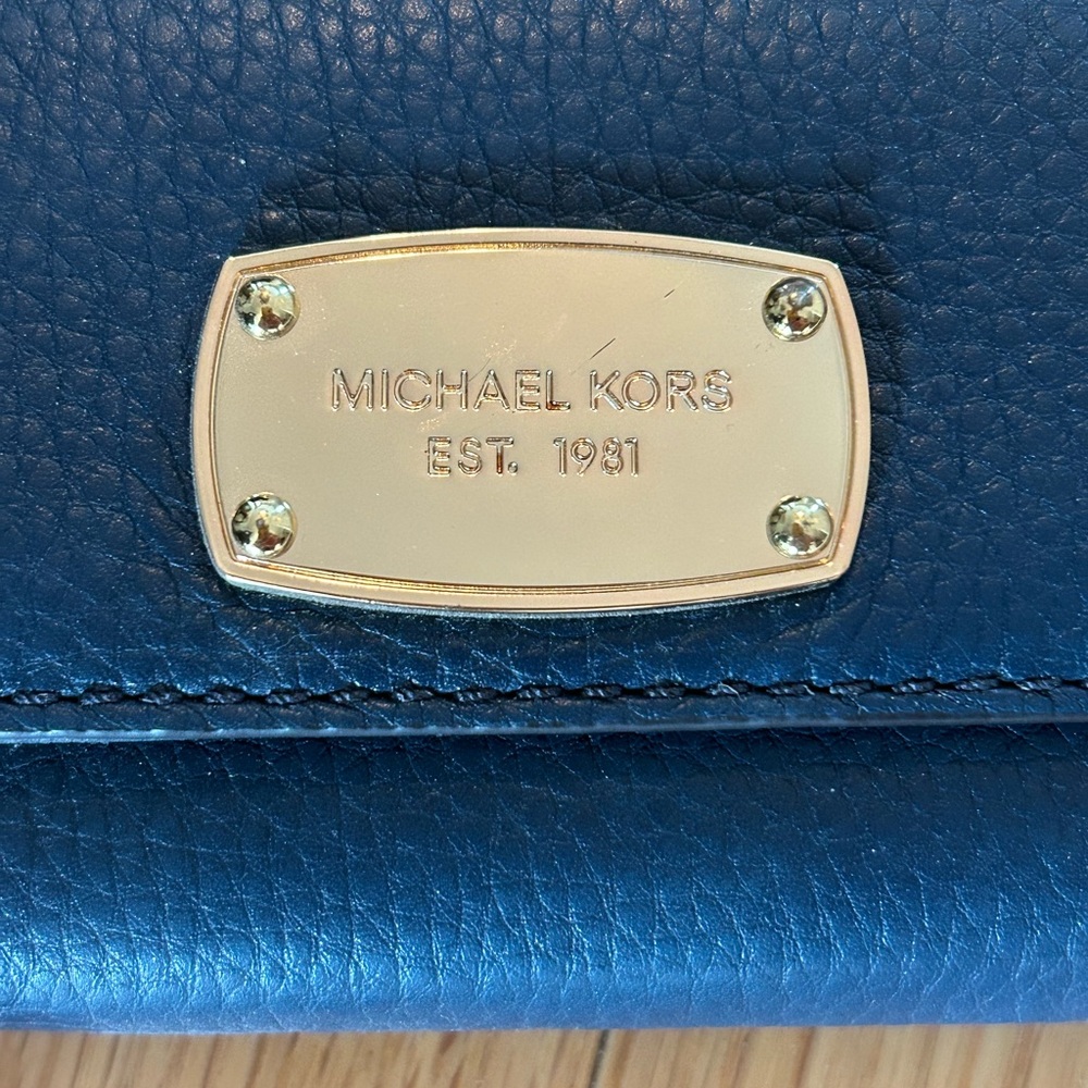 Michael Kors Navy Clutch With Phone Case - NWOT - Picture 2 of 9